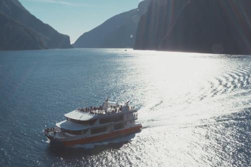 Milford Sound Scenic Cruise video