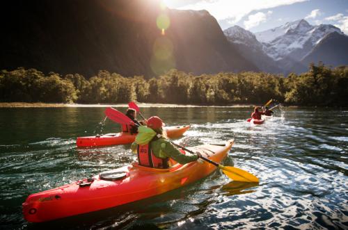 Southern Discoveries Milford Sound kayakers
