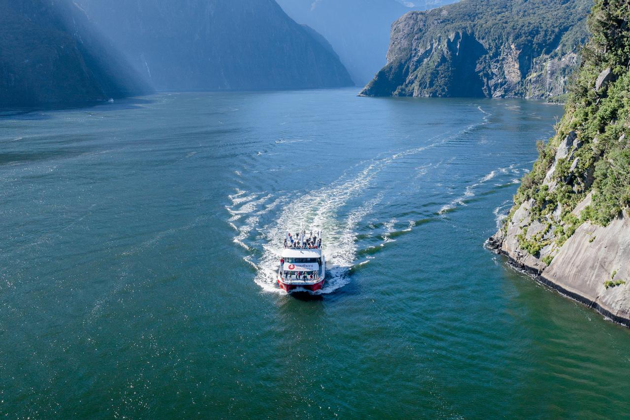 Farm Tour & Milford Sound Nature Cruise